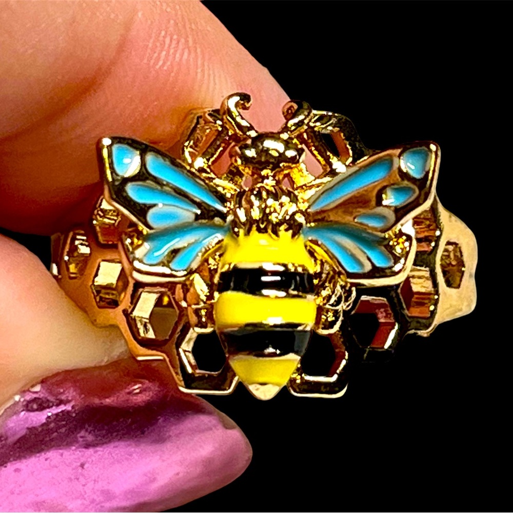 🐝adorable BEE and honeycomb ring -SALE!!